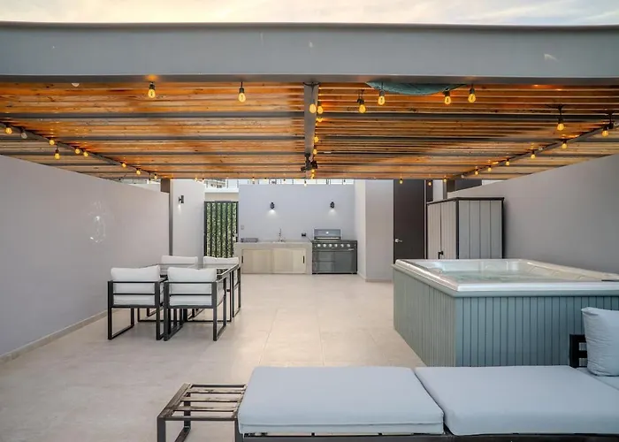 Luxury Penthouse W Rooftop Jacuzzi In Cabo